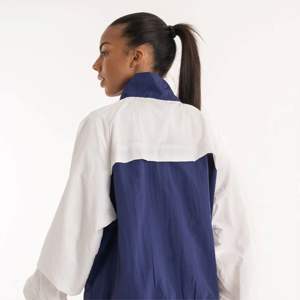 Veste polaire athlétique pour femme-coupe ajustée, haut de course à glissière complète avec trou pour le pouce, doublé polaire pour plus de chaleur - Product Image 4