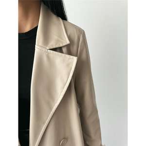 Gabardina de Cuero para Mujer en Color Piedra - Product Image 3