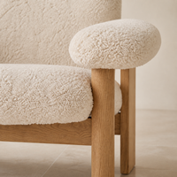 Fauteuil en bouclette crème personnalisé en chêne, fauteuil moderne pour salon, hôtel, villa, appartement