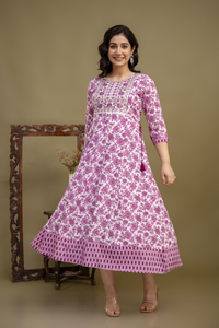 Elegante Kurti Anarkali con Estampado Floral Morado para Mujer, Encanto Tradicional y Comodidad Contemporánea - Product Image 3