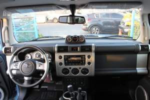 Meilleures Offres de Véhicules d'Occasion TOYOTA FJ CRUISER 4.0L SUV 4x4 5 Portes 2023 – Prêts à être Expédiés dans le Monde Entier - Product Image 2