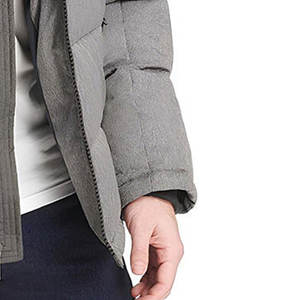 Veste matelassée légère à la mode pour hommes avec capuche Manteau matelassé en toile classique Vêtements d'extérieur isolés pour l'hiver en vente - Product Image 6