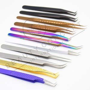 NOUVEAU Pince à épiler à extension de cils en satin mat or étroit et incurvé Collection Master avec logo de la marque client - Product Image 5