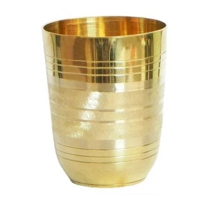 Verre en laiton de conception personnalisée Nouveau design en gobelet en métal de style moderne de qualité supérieure pour les fêtes. - Product Image 2