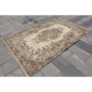Tapis turc classique vintage Beige marron 5.5x8.5 pieds fait à la main en laine avec motif de patchwork en latex pour chevet - Product Image 2