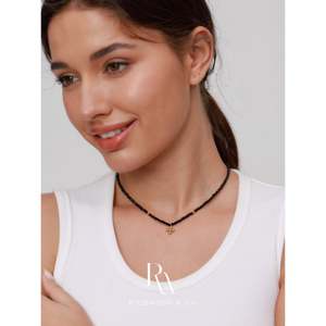 สร้อยคอลูกปัดสปิเนลสีดำสุดฮิต พร้อมจี้รูปใบโคลเวอร์สี่แฉกและจี้ออนิกซ์ เครื่องประดับอัญมณีนำโชค - Product Image 1