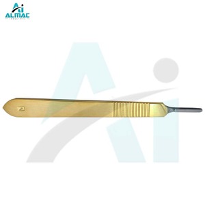 Manche de scalpel en acier ALMAC, conçu avec précision, offrant une prise en main améliorée et une utilisation sécurisée de la lame, certifié CE pour les cliniques chirurgicales - Product Image 2