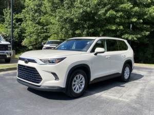 Limpio de segunda mano 2024 Toyo_ta Grand Highlander XLE AWD - Product Image 3