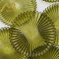 Ensemble de 13 assiettes de présentation en verre vert olive en forme de fleur, durables et colorées, pour mariages et événements festifs