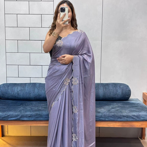 Sari traditionnel en soie, tissu chocolat bicolore RICH, brillant avec des motifs de cygnes en diamant - Product Image 1