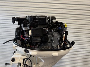 Moteur hors-bord pour bateau Suzuki DF30 4 temps 2019 avec trim électrique 20 pouces Super propre - Product Image 4