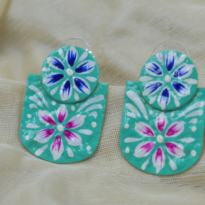 Hecho a mano diseñador occidental dorado mattefinishing meenakari partywear latón aro pendiente para niñas y mujeres - Product Image 1