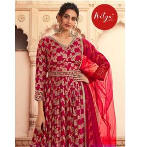 Ensemble de costume en velours pakistanais traditionnel avec travail lourd de zari, collection d'hiver, design élégant, coupe confortable, couleurs attrayantes - Product Image 1