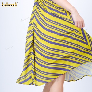 Ensemble pour femme en viscose à rayures 4.0, sans manches, col en V, avec ourlet brodé à la main, écologique, respirant, certifié OEKO-TEX et ignifuge - Product Image 6