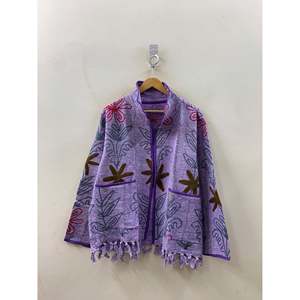 เสื้อแจ็คเก็ตหนังเย็บลาย Bagh สีลาเวนเดอร์ ปักโลโก้แบบวินเทจ สไตล์คลาสสิก ไซส์ XXL บุด้วยใยฝ้าย เหมาะสำหรับฤดูใบไม้ผลิ ฤดูใบไม้ร่วง และฤดูหนาว - Product Image 3