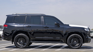 Asientos de Cuero Negros con Pantalla Táctil y Faros de Xenón para Toyota Land Cruiser LC300 VX 3.5P 2024 (Volante a la Izquierda) con Cámara Trasera - Product Image 3