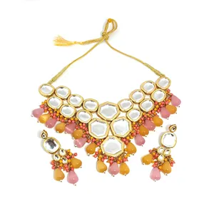 Parure de bijoux de mariée vintage en acier inoxydable plaqué or avec collier et boucles d'oreilles en perles roses de luxe, ornée d'un diamant central, idéale pour les fêtes et les cadeaux - Product Image 4