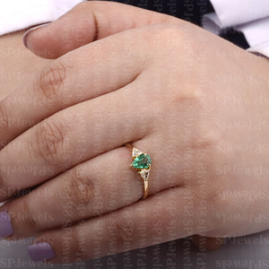 Anillo de diamante de doble trillón de esmeralda de pera natural listo para enviar, anillo de promesa de tamaño personalizado de oro de 14K producible en 10K/18K - Product Image 5