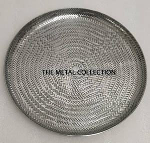 Dernier plateau de service pour la maison hôtel et restaurants vaisselle cuisine et table couleur argent forme ronde plateau de service en aluminium - Product Image 1