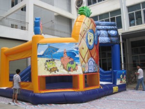 Château gonflable à thème ananas pour la location de fêtes pour enfants - Product Image 2