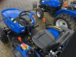 Tractor de Ruedas Solis de 25 HP, Azul, Compacto, para Agricultura, con Interruptor Lateral y Luz de Advertencia - Product Image 5