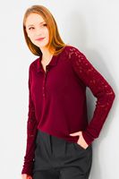 Blouse élégante en tricot à col polo pour femme - Motif rose, dentelle, manches longues, blanc, chic, tricot
