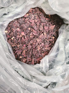 Fleurs d'hibiscus séchées, calyces de roselle traités au soleil pour la préparation du thé, Vietnam par 99 Gold Data - Mme Violet - Product Image 2