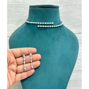 Elegante conjunto de joyería de latón plateado con circonitas, con pendientes, para mujer, ideal para fiestas y bodas. - Product Image 2