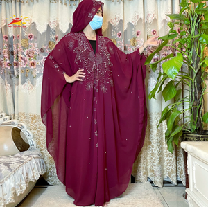 Elegante abaya azul marino y beige en capas con cintura ceñida. Disponible a precios de mayoreo. - Product Image 6