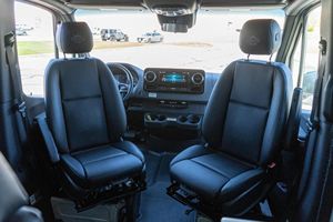 Sprinter 2500 Storyteller Overland Mode 4x4 2023 ~7 700 milles, conversion en camping-car, moteur turbodiesel, 4 roues motrices - Product Image 3