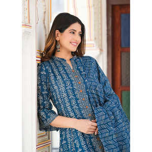 Conjunto de Anarkali Kurta con estampado floral elegante para mujer con pantalón y ropa de color azul Dupatta - Product Image 4