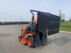 Nouveau tracteur de jardin Kubota G261 avec livraison gratuite, tondeuse autoportée 4x4, coupe-herbe, débroussailleuse orange, tondeuse professionnelle - Product Image 3