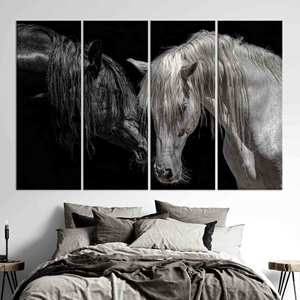 Toile imprimée avec motif de chevaux noirs et blancs : décoration élégante pour la ferme, lot de 4 toiles - Product Image 1