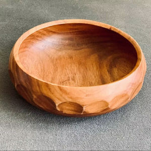 Cuenco de dátiles de madera hecho a mano para la decoración de la cocina del hogar con detalles artísticos y acabado natural pulido - Product Image 1