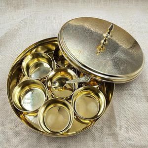 กล่องเครื่องเทศออกแบบสวยงามทำด้วยมือทำจากทองเหลืองพร้อมสัมผัสสีทอง - Product Image 5