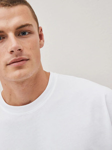 Camiseta informal para hombre, ropa de calle personalizada, proveedor de ropa diseñada para la comodidad diaria y pedidos de ropa al por mayor a granel - Product Image 4