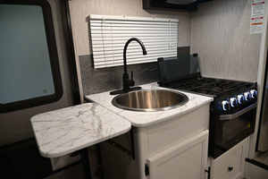 Autocaravana HOMTORHOME 2025 Coachmen CROSS TRAIL 23XG de Lujo, Color Azul Oscuro, con Aluminio Ajustable, para Campamentos Familiares, Euro <span class=keywords><strong>5</strong></span> - Product Image 3