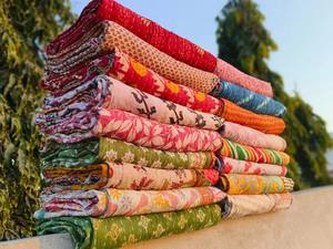 100% bio fait à la main solide motif Kantha coton couette doux confortable moderne 55*85 pouces lin jette inde couette couverture - Product Image 5