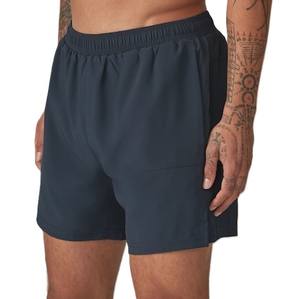 Pantalones cortos deportivos transpirables para hombre con logotipo personalizado de alta calidad, cómodos pantalones cortos de color sólido al por mayor al mejor precio para entrenar para hombre - Product Image 3