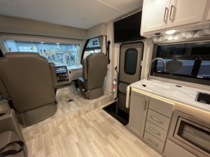 Meilleur prix 2021 2022 Thorr Motor Coach Geneva 24VS Camping-car classe A en stock pour 4-6 passagers, exportation mondiale - Product Image 3