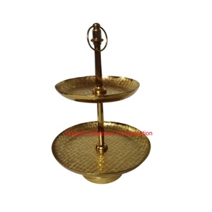 Lujoso soporte de pastel de Metal martillado dorado de 2 niveles con asa de anillo, Plato decorativo para servir postres y cupcakes para bodas - Product Image 1