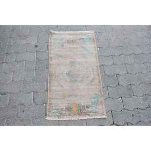 Alfombra vintage de 1.5x3 pies, alfombra gris con lunares de lana - Product Image 1