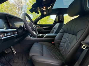 Sedán de Lujo Usado 2025, Tamaño Completo, 760i xDrive Edición Performance - Product Image 3