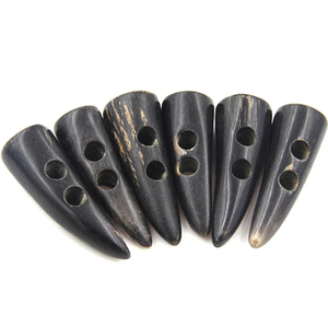 Bouton à bascule en corne de buffle poli à la main avec 2 trous Accessoires de vêtement pour la décoration de vêtements - Product Image 2