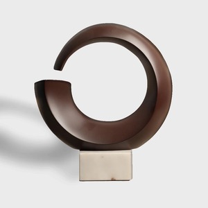 Sculpture d'art moderne en bois au design unique, parfaite pour un style intérieur contemporain - Product Image 2