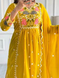 TOP Y PANTALÓN DE FIESTA CON FANCY DUPPATA Y TRABAJO BORDADO - Product Image 5