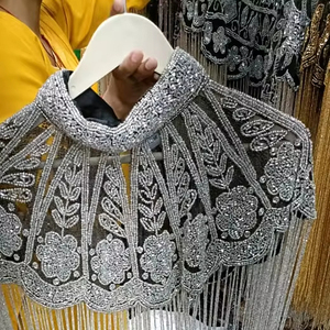 Elegante capa burlesca con lentejuelas con cuentas y perlas Silueta recta Se sujeta en el cuello Ropa festiva para fiestas en el club - Product Image 1