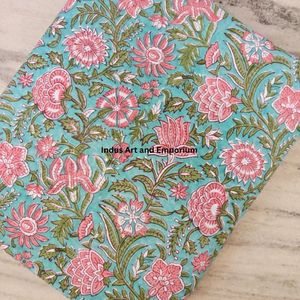 ผ้าฝ้ายแคมบริคพิมพ์ลายบล็อก 60x60 ซม. ผ้าลายพิมพ์แบบดั้งเดิมจากเมืองจัยปุระ - Product Image 1