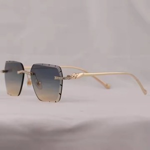 New Designer Luxury Unisex <b>Sunglasses</b> Trendy Goggles Eyeglasses Studded Moissanite Diamonds Gradient Lenses <b>for</b> Everyday Wear - Product Image 2