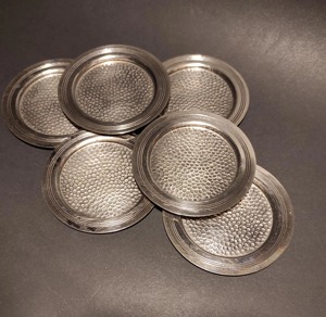 Tapis de boisson en métal argenté au design martelé pour la maison, la cuisine, la table à café et le thé et l'utilisation quotidienne de l'Inde - Product Image 3